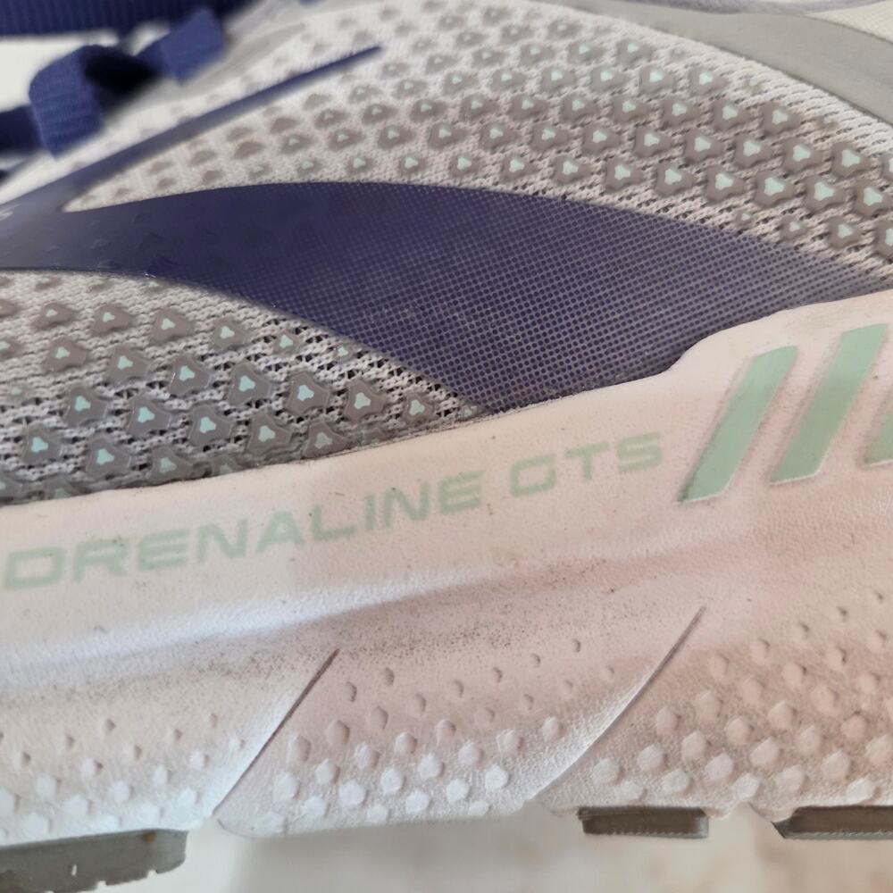 Women's Brooks Adrenaline GTS 22, Size 7.5 - Picture 7 of 10